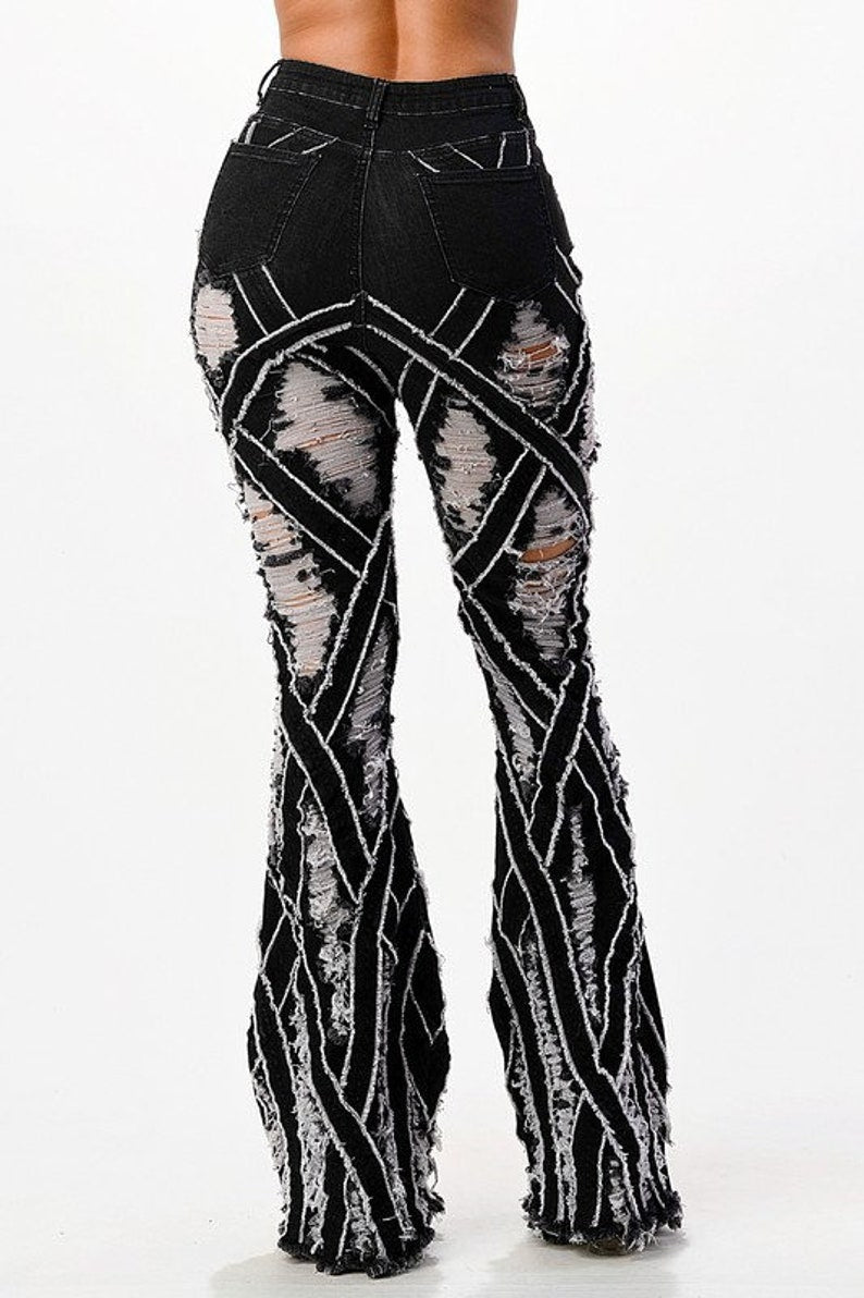 Super cute and classy black destroyed jeans. - TRESLUSH